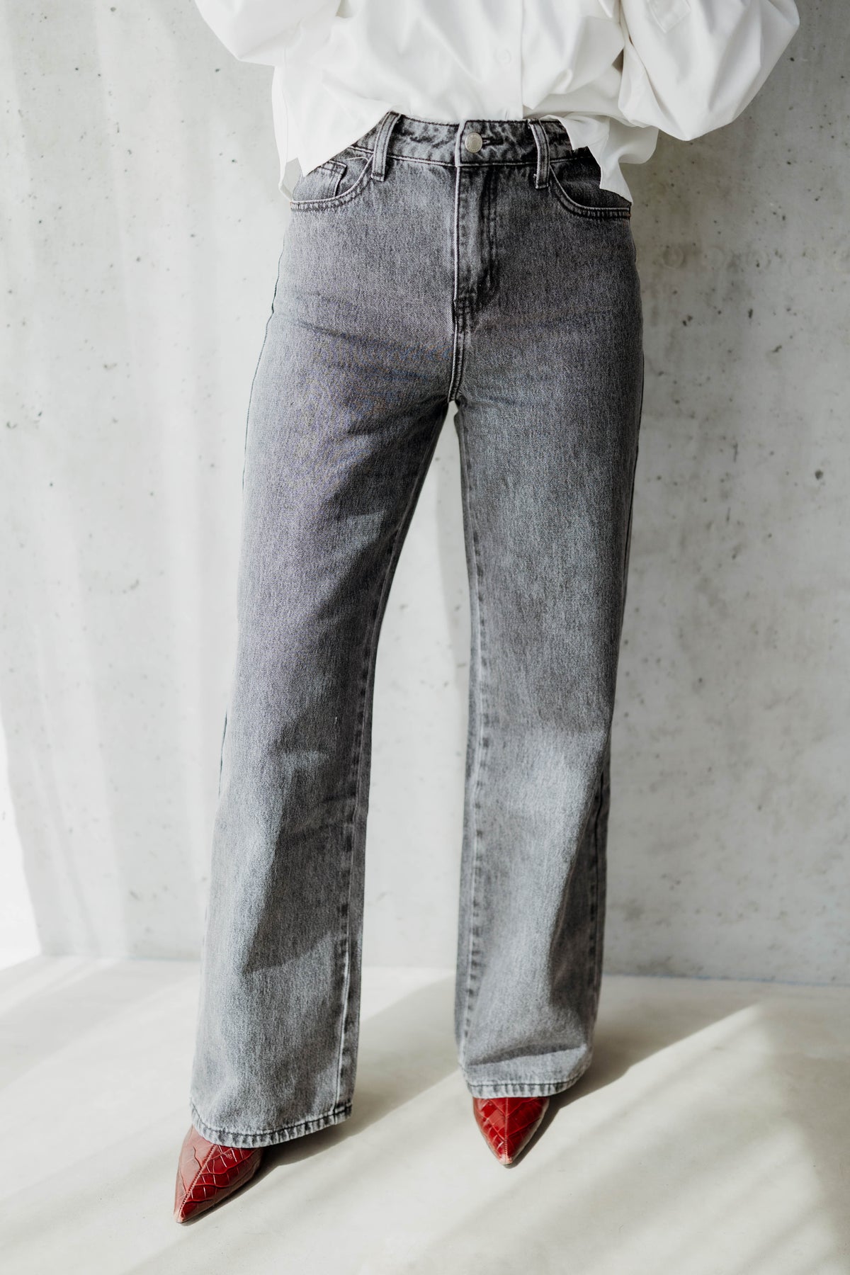 JESS — LE JEANS GRIS DÉGAINE