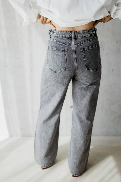 JESS — LE JEANS GRIS DÉGAINE