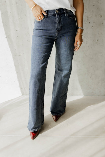 CRIS — LE JEANS QUI MAINTIEN LE VENTRE