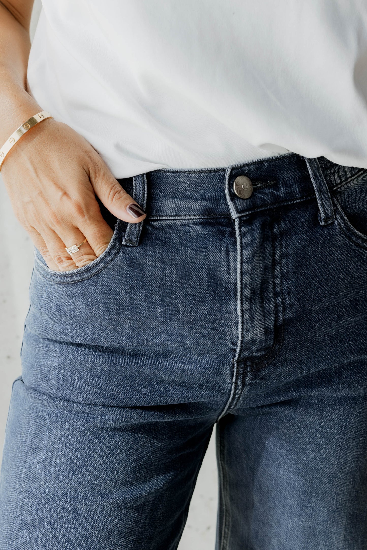 CRIS — LE JEANS QUI MAINTIEN LE VENTRE